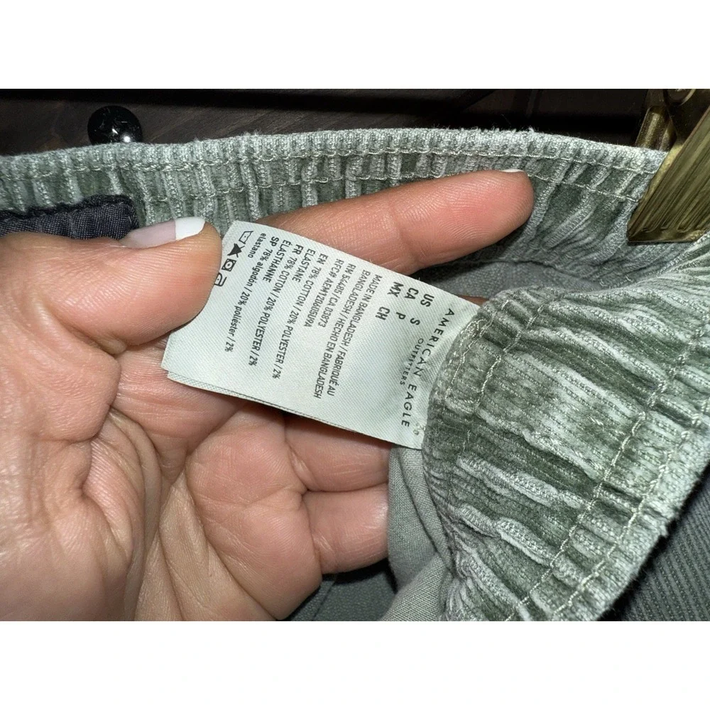 American Eagle Men's Small 6